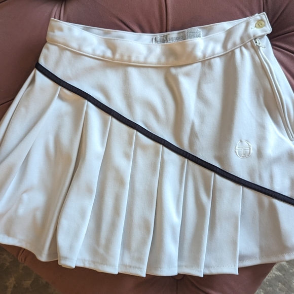 Sergio Tacchini Girls 4 us skirt - Picture 1 of 3
